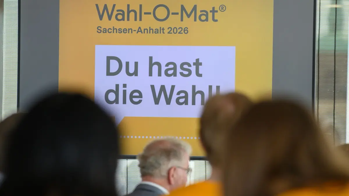 Vorstellung des Wahl-O-Mat für die Wahl in Sachsen-Anhalt: 06.08.2026, Sachsen-Anhalt, Magdeburg: "Wahl-O-Mat Sachsen-Anhalt 2026" und "Du hast die Wahl" steht auf einem Monitor. Die Landeszentrale für politische Bildung Sachsen-Anhalt stellte am Vormittag den Wahl-O-Mat für die Landtagswahl in Sachsen-Anhalt vor. Die landtagswahl findet am 06. September 2026 statt. Foto: Klaus-Dietmar Gabbert/dpa +++ dpa-Bildfunk +++