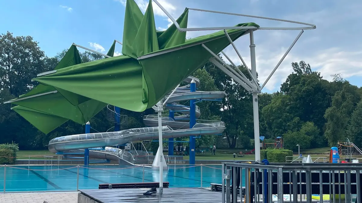 Schäden nach Unwetter im Freibad Rosental in Stuttgart-Vaihingen