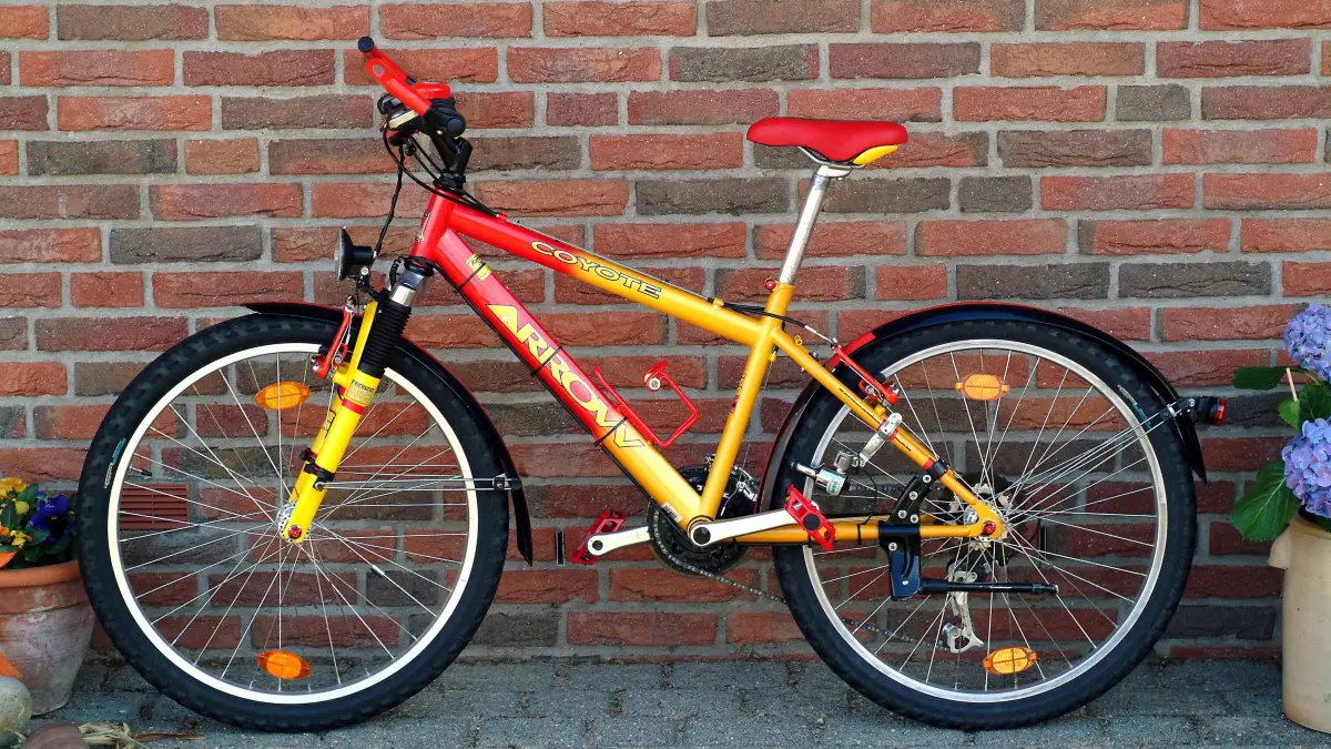 Bildnummer: 50428020 Datum: 10.04.2004 Copyright: imago/Niehoff
Jugendrad - Arrow Coyote - , Objekte; 2004, Fahrrad, Fahrräder, Kinderrad, Kinderräder, Jugendräder, Kinderfahrrad, Jugendfahrrad, MTB, Mountainbike; , quer, Kbdig, Einzelbild, Freisteller, Deutschland, ,; Aufnahmedatum geschätzt