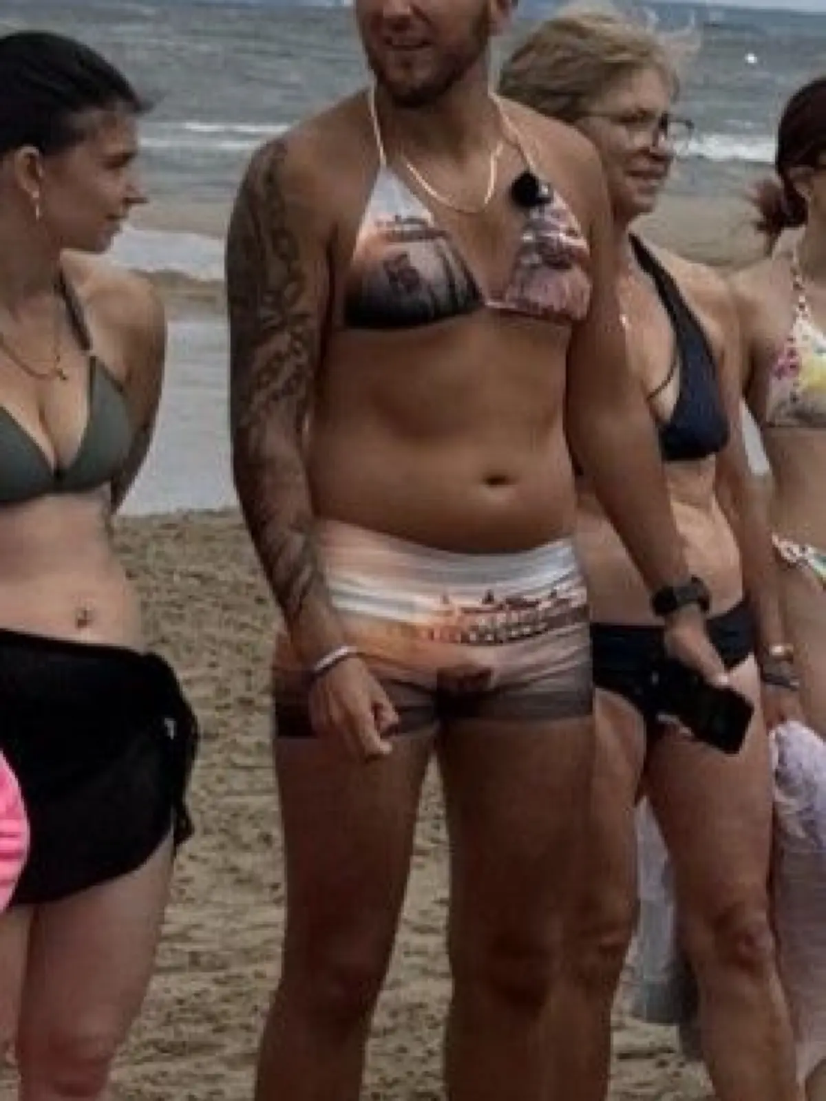 Gilt das auch? Unter die Weltrekordteilnehmerinnen mogelten sich auch einige Männer im Bikini.
