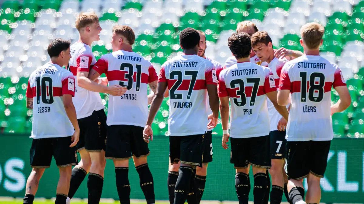 Die Mannschaft von VfB Stuttgart II jubelt ueber das Tor zum 1:1 durch Alexander Groiss VfB Stuttgart II, 06 GER, TSV Havelse 1912 vs. VfB Stuttgart II, Fussball, 3. Liga, 1. Spieltag, Spielzeit 2026/2027, 08.08.2026 DFL Regulations prohibit any use of photographers as image sequences and/or quasi-video. GER, TSV Havelse 1912 vs. VfB Stuttgart II, Fussball, 3. Liga, 1. Spieltag, Spielzeit 2026/2027, 08.08.2026 Hannover *** The VfB Stuttgart II team celebrates Alexander Groiss s goal to tie the game at 11. VfB Stuttgart II, 06 GER, TSV Havelse 1912 vs. VfB Stuttgart II, Soccer, 3. Liga, Matchday 1, 20262027 season, August 8, 2026. DFL regulations prohibit any use of photographs as image sequences and/or quasi-video. GER, TSV Havelse 1912 vs. VfB Stuttgart II, soccer, 3. Liga, Matchday 1, 20262027 season, August 8, 2026, Hanover Copyright: xEibner-Pressefoto/JanxRollingerx EP_JSK