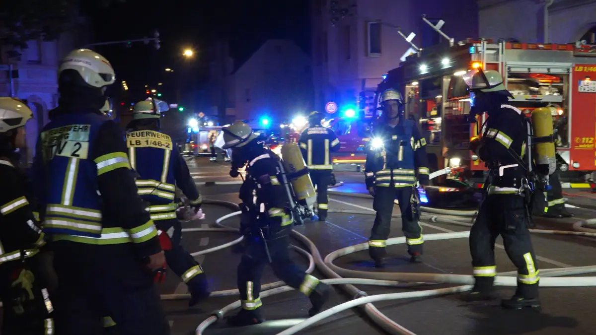 Die Feuerwehr war mit einem Großaufgebot in der Martin-Luther-Straße.
