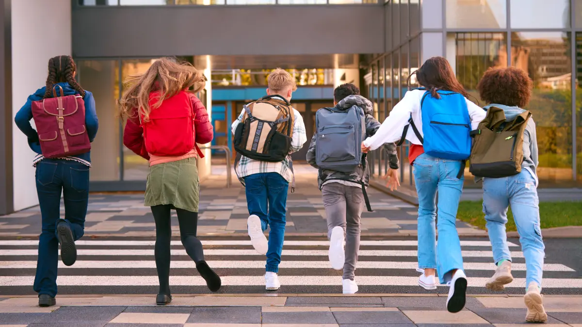 schule,rennen,schüler,laufen,schülerin,schülerinnen ** school,running, run,pupils,schools,jogging,running,school childre: schule,rennen,schüler,laufen,schülerin,schülerinnen ** school,running, run,pupils,schools,jogging,running,school childrens mmq-15p7 ,model released, Symbolfoto