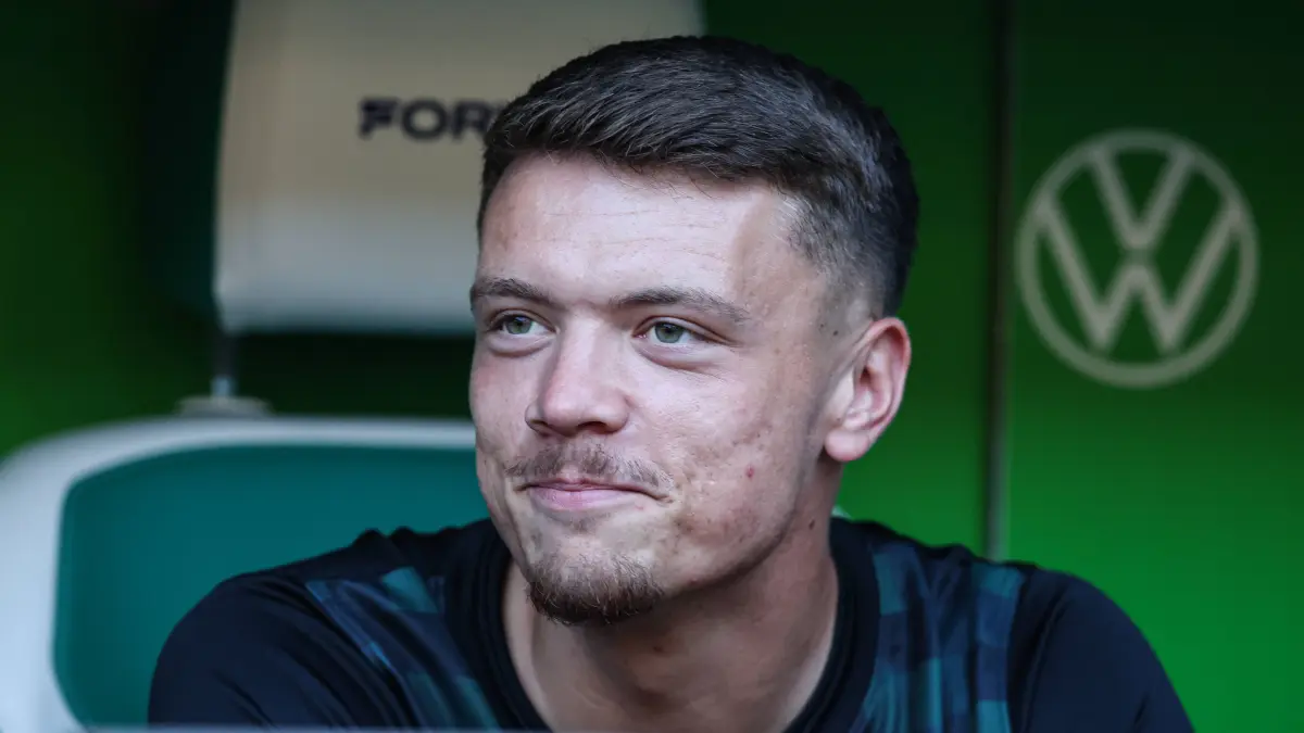 Dzenan Pejcinovic VfL Wolfsburg,17 - 2. Fußball Bundesliga Saison 2026-2027 VfL Wolfsburg vs 1. FC Kaiserslautern in der Volkswagen Arena in Wolfsburg - Fußball,Mann,Männer,Deutschland,08.08.2026 *** Dzenan Pejcinovic, VfL Wolfsburg, 17, 2nd Bundesliga, 20262027 season, VfL Wolfsburg vs. 1. FC Kaiserslautern at the Volkswagen Arena in Wolfsburg soccer, man, men, Germany, August 8, 2026