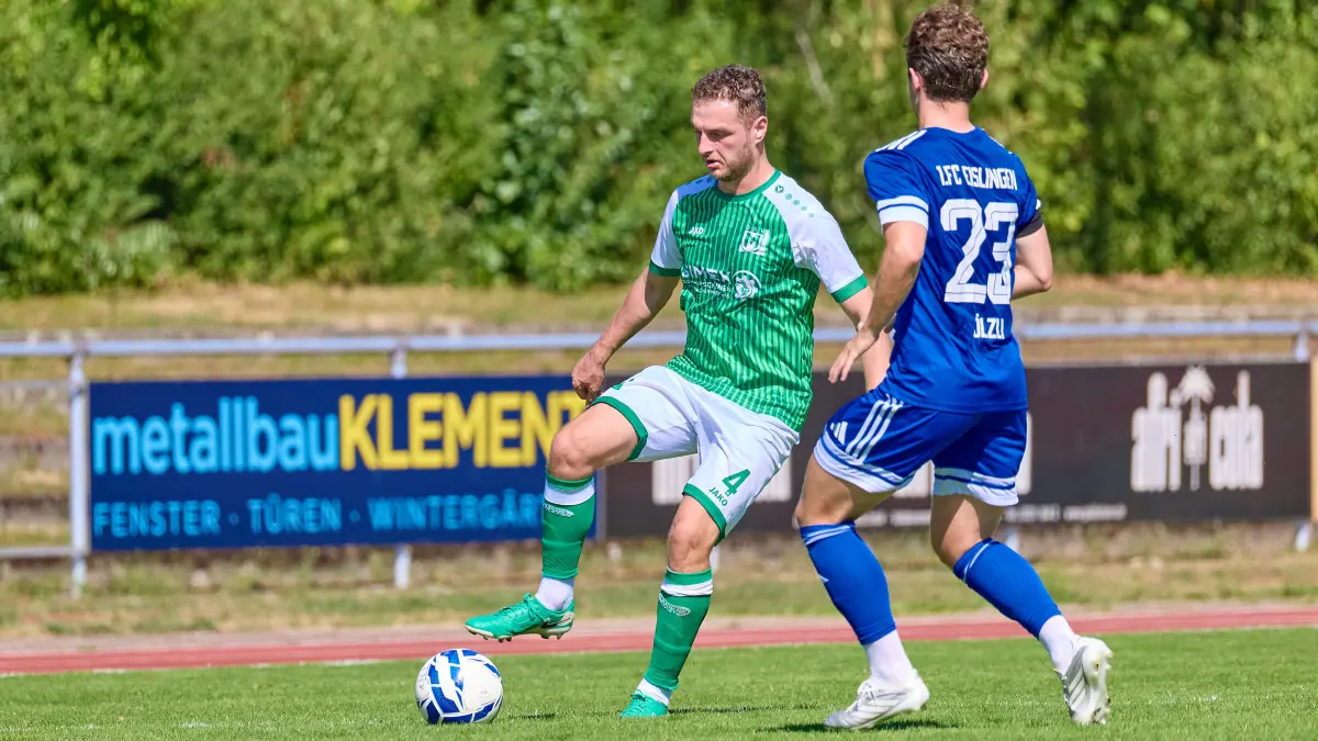 Zweikampf, Duell zwischen Mirza Vila (GSV Maichingen, #04) und Max-Julian Hoelzli (1. FC Eislingen, #23)
GER, 1. FC Eislingen vs. GSV Maichingen, Fussball, Herren, Landesliga 2, 1. Spieltag, Spielzeit 2026/2027, 08.08.2026
Foto: Eibner-Pressefoto/Gerald Oelze-de Stoppany