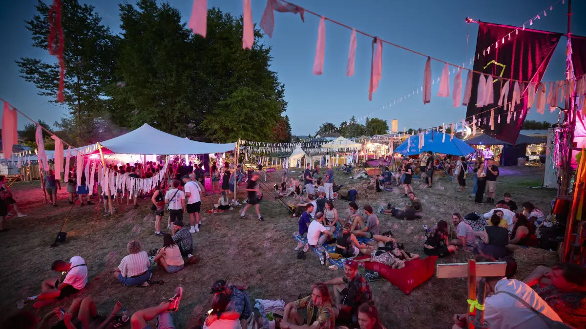 KEINEN AUSSCHNITT MACHEN Glashaus-Festival bei Kakteen Uhlig: KEINEN AUSSCHNITT MACHEN
Kernen-Rommelshausen, DEU, 08.08.2026
Glashaus-Festival bei Kakteen Uhlig
No model release. Kein Einverständnis für Werbung, keine Weitergabe an Dritte.
Abgebildete Personen haben der Veröffentlichung in der STZN zugestimmt.
