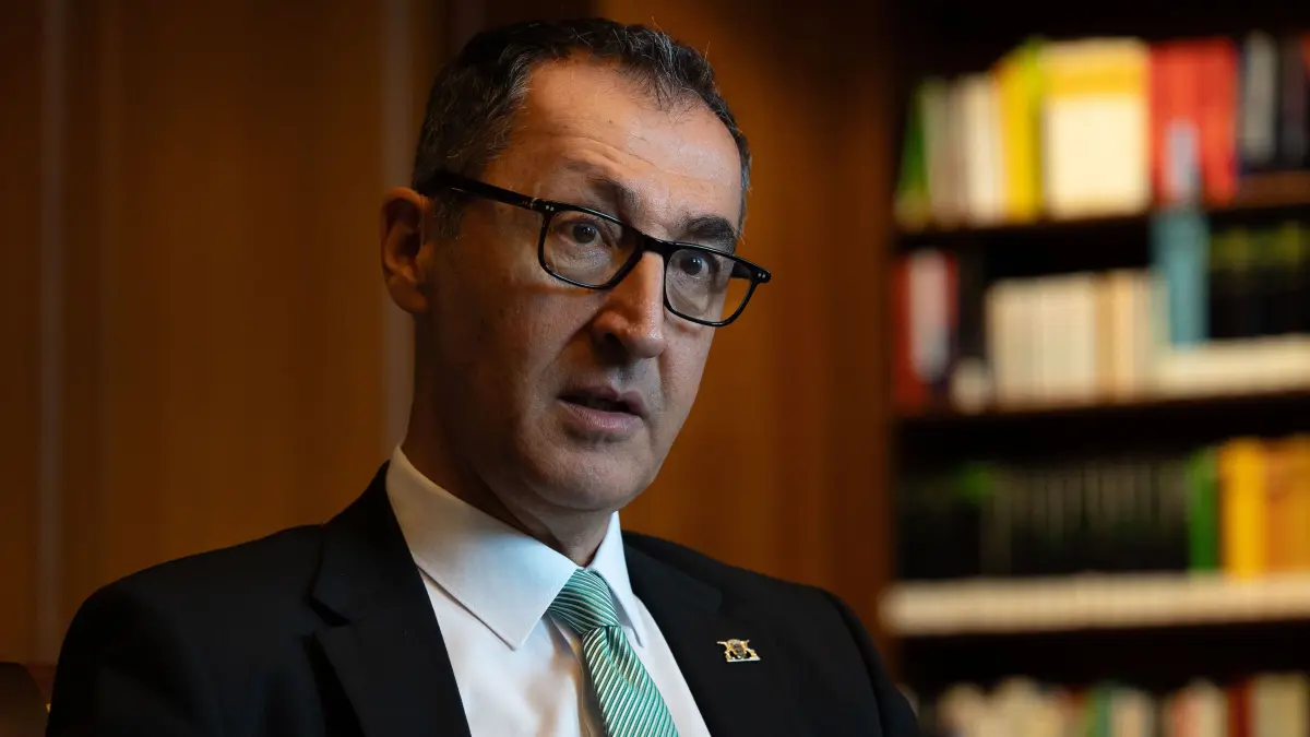 Ministerpräsident Cem Özdemir: Interview mit dem Ministerpräsident von Baden-Württemberg Cem Özdemir im Staatsministerium Villa Reitzenstein.