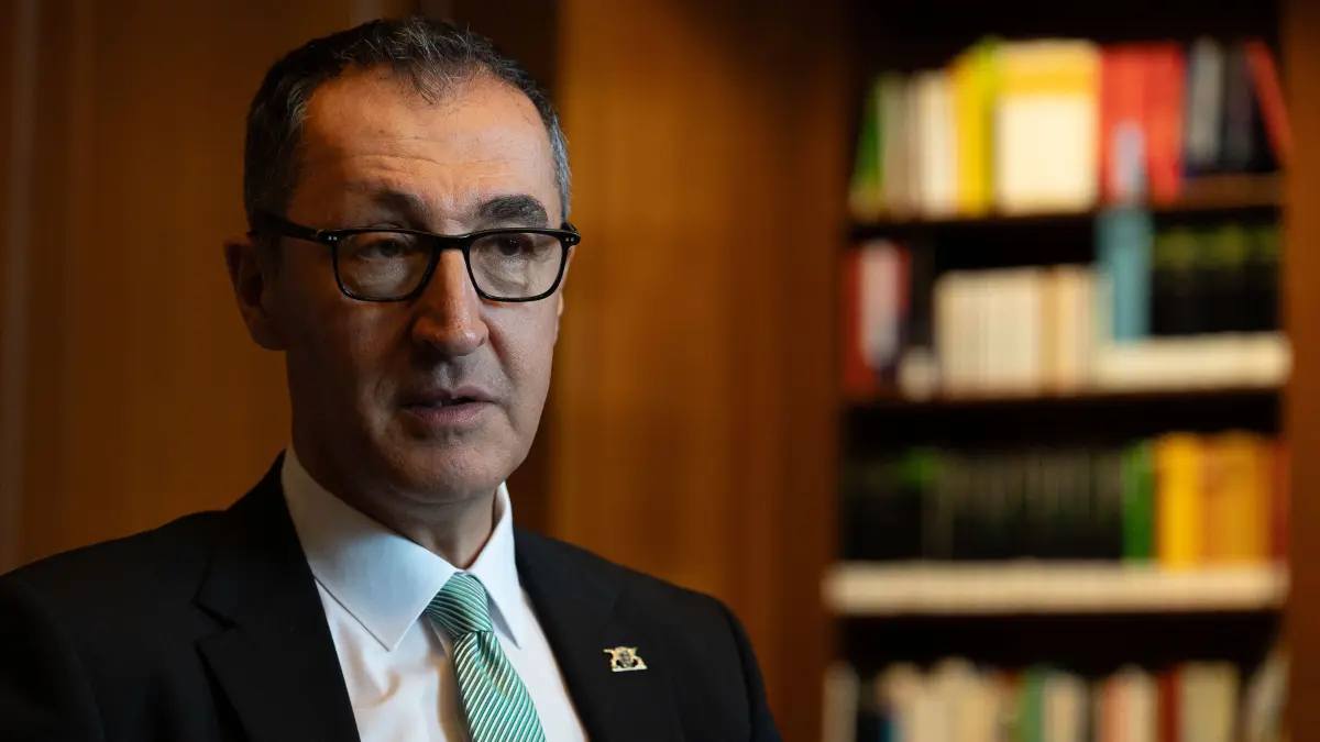 Ministerpräsident Cem Özdemir: Interview mit dem Ministerpräsident von Baden-Württemberg Cem Özdemir im Staatsministerium Villa Reitzenstein.