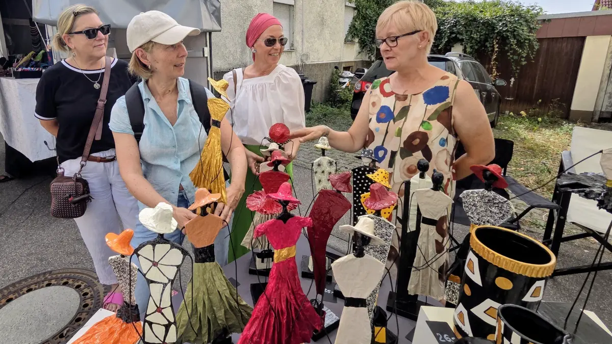 Der Höfinger Kunstmarkt ist ein beliebter Treffpunkt - und das seit 27 Jahren.