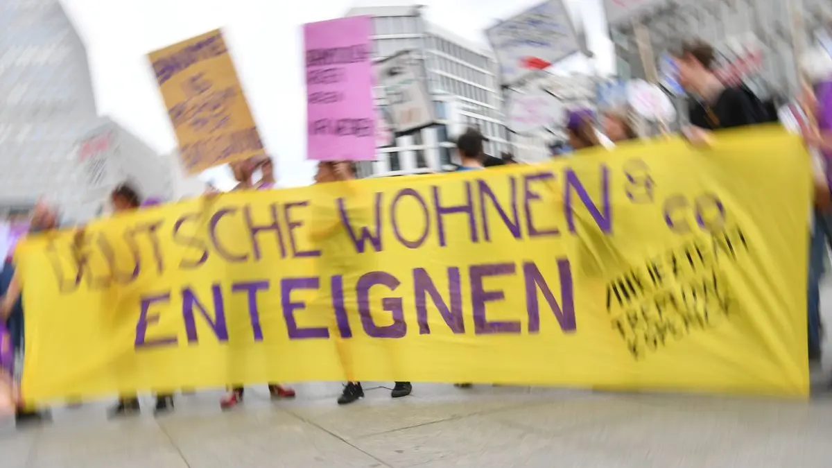Die Initiative „Deutsche Wohnen & Co. enteignen“ fordert, den Anstieg der Mieten in Berlin zu stoppen. (Archivbild)