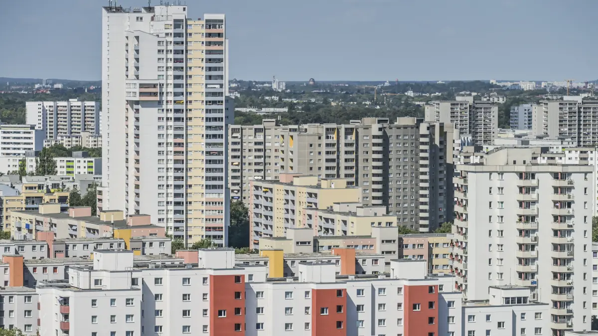 Darum geht es vor allem im Berliner Wahlkampf: um Wohnraum - wie hier in der Gropiusstadt im Berliner Stadtteil Neukölln.