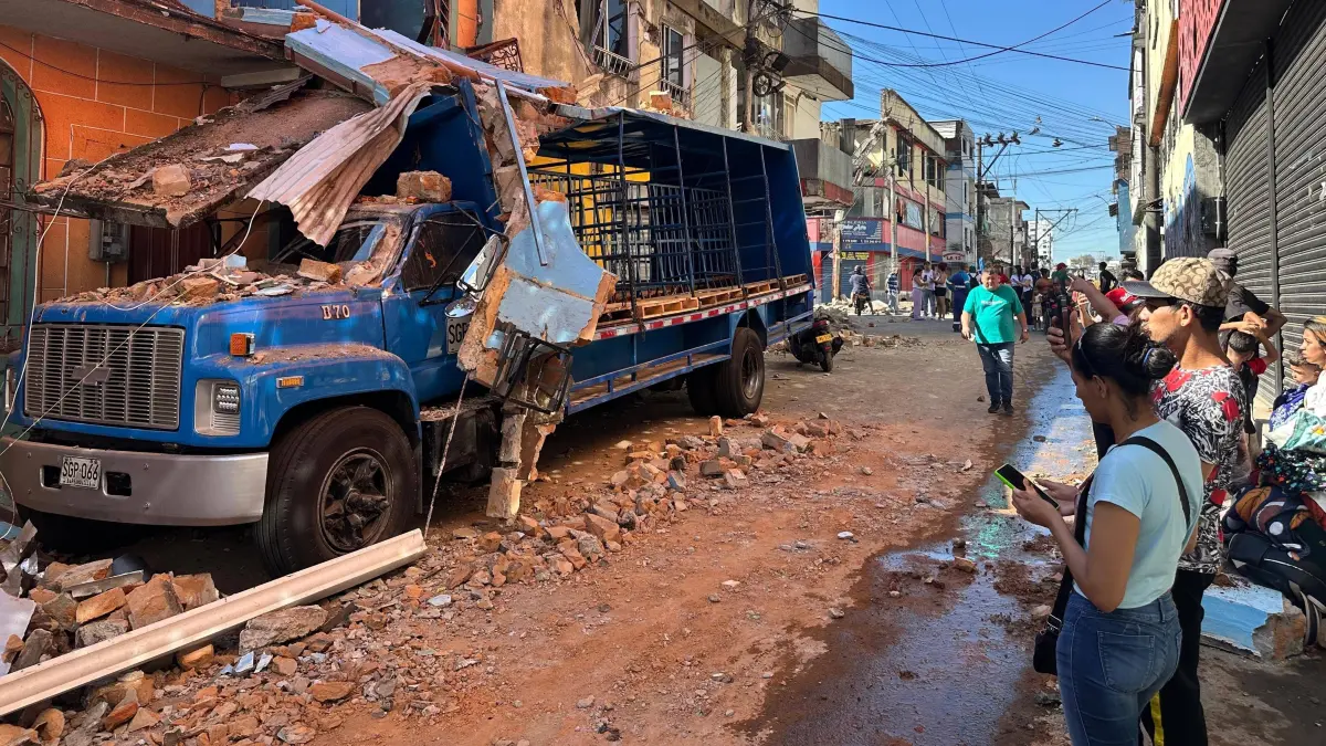 Neben Cali sind unter anderem auch die Städte Pereira und Manizales stark getroffen worden. Allein Pereira verzeichnete nach jüngsten Angaben der Stadtverwaltung bisher 66 Tote und damit die meisten Opfer.
