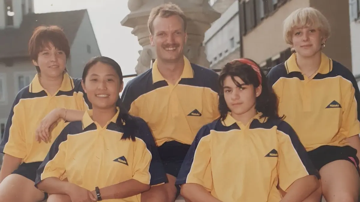 Tischtennis-Frauen SV Böblingen 1991, Bettina Westphal, Qianhong Gotsch, Trainer Henning Meier, Nicole Delle, Daniela Bätzner (v. li.)