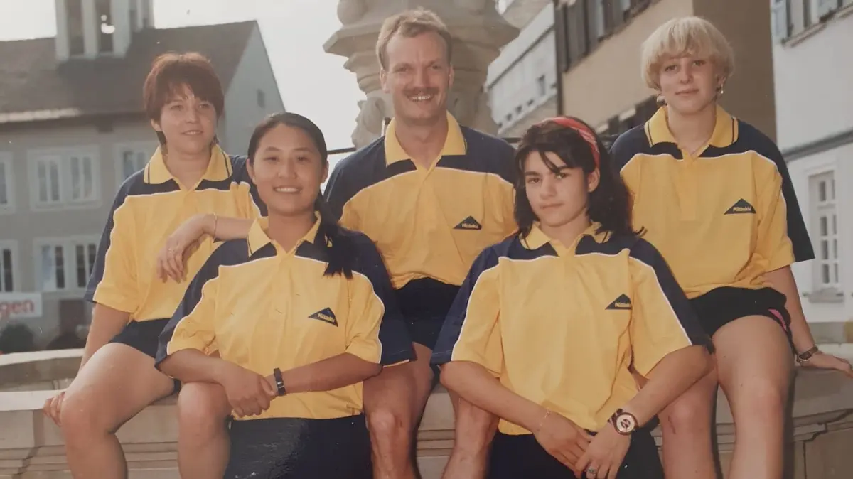Tischtennis-Frauen SV Böblingen 1991, Bettina Westphal, Qianhong Gotsch, Trainer Henning Meier, Nicole Delle, Daniela Bätzner (v. li.)