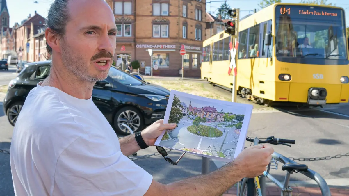 Hitze, Ostendplatz : Stuttgart, #hitze #klimaanpassung Wir begleiten diesen Sommer 2 Stuttgarter Haushalte durch die Hitze; Max, der mit seiner Familie am Ostendplatz wohnt, ist Landschaftsplaner. Rundgang mit ihm durch Ostheim mit der Frage, was man hier baulich ändern könnte, damit die Anwohner besser durch die Hitze kommen