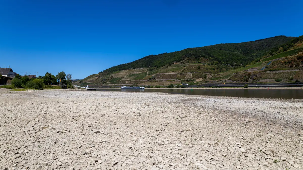 August 2026, Extremes Niedrigwasser am Mittelrhein***Der Rhein bei Trechtingshausen *** August 2026, Extremely Low Water: August 2026, Extremes Niedrigwasser am Mittelrhein***Der Rhein bei Trechtingshausen *** August 2026, Extremely Low Water Levels on the Middle Rhine***The Rhine near Trechtingshausen Copyright: xUdoxHerrmannx
