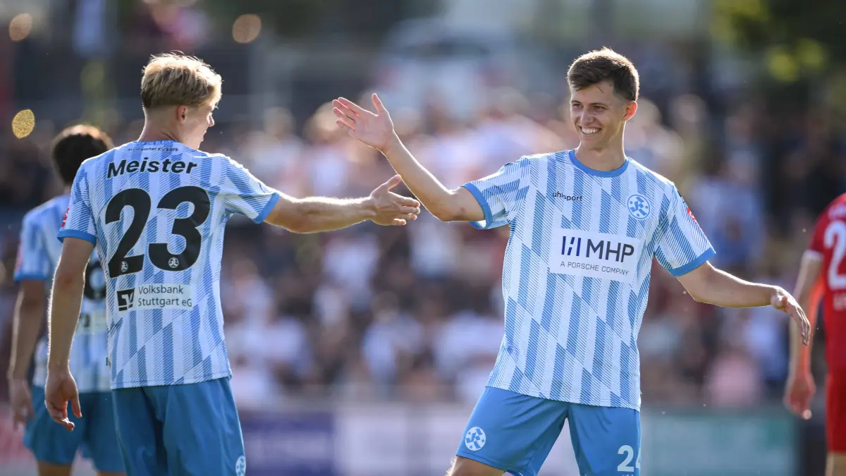 Fussball WFV Pokal 2026/2027 3. Runde 11.08.2026 FC Rottenburg - SV Stuttgarter Kickers JUBEL Kickers Vincent Schwab re klascht den Torschuetze zum 0-2 Christoph Meister li ab *** Soccer WFV Cup 20262027, Round 3, August 11, 2026: FC Rottenburg vs. SV Stuttgarter Kickers. CELEBRATION: Kickers Vincent Schwab high-fives goal scorer Christoph Meister after the 02 goal.