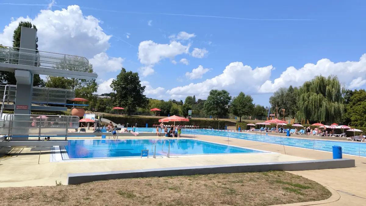 Das Freibad Fildorado: kurz nach einem Schauer