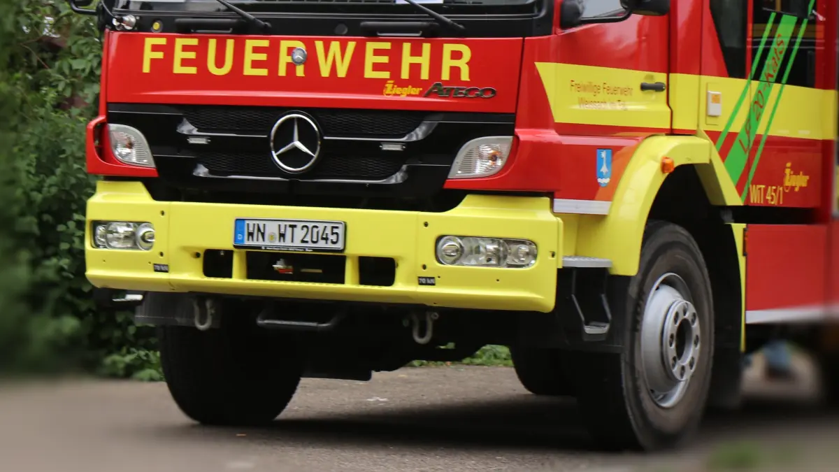 Feuerwehr Einsatzfahrzeug Allmersbach Feature (Symbolbild)