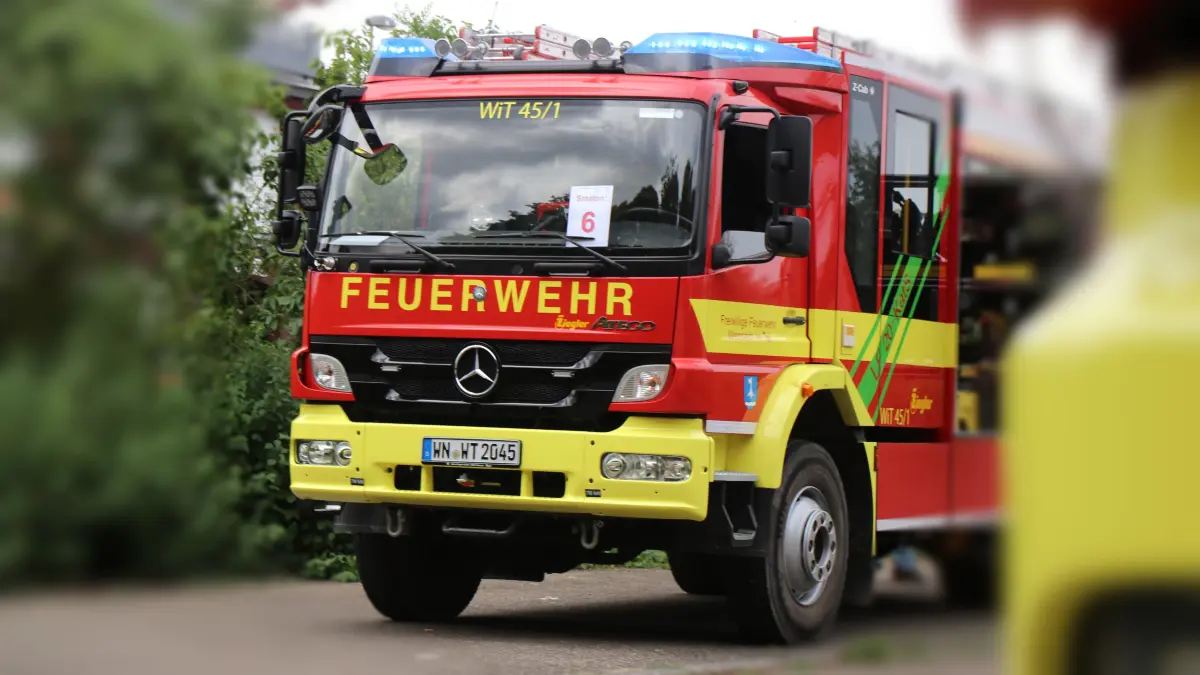 Feuerwehr Einsatzfahrzeug Allmersbach Feature (Symbolbild)