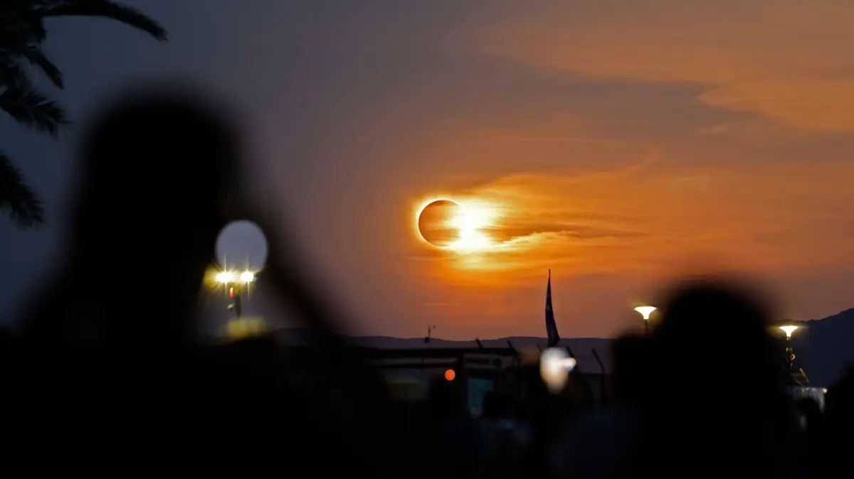 SPAIN-ASTRONOMY-ECLIPSE: The Sun's corona glows as the Moon completely blocks the Sun during the totality phase of the total solar eclipse as seen from Arenal beach in Llucmajor, on the Balearic island of Mallorca, on August 12, 2026. Millions of Europeans contemplated the sky in awe today during a rare total solar eclipse that will plunge a swathe of Spain into an eerie daytime darkness. The shadow cast when the Moon covers the Sun began in Russia's remote Arctic north at around 1700 GMT and continued in an arc through Greenland and Iceland. Spain is where most people viewed the total eclipse, which crossed the country diagonally from the northern Atlantic coast to the Mediterranean Sea, where it vanished at around 1830 GMT. (Photo by Jaime REINA / AFP)