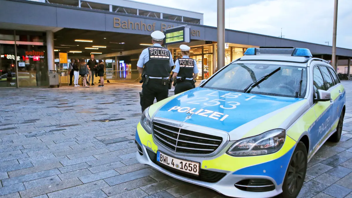 Polizeirevier Böblingen, Polizei im Dienst,
Beamte im Einsatz Bahnhof Böblingen
Foto: Eky Eibner