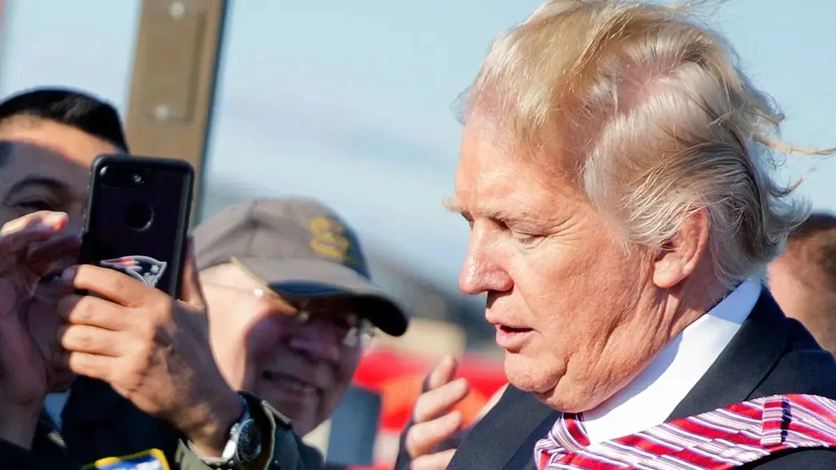 Vom Winde verweht: Donald Trump hat mehr Probleme mit dem Kreatin auf seinem Haupt als er zugibt.