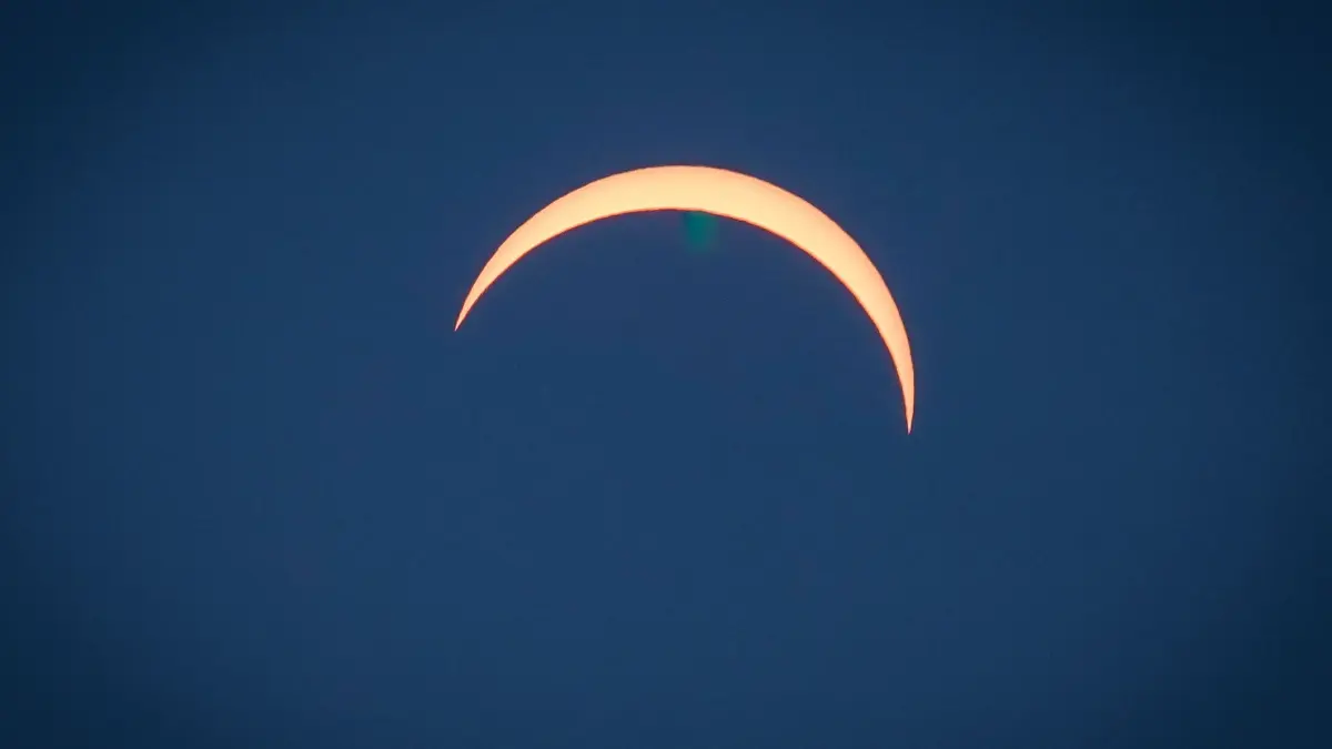 Sonnenfinsternis in Stuttgart: Sonnenanbeter, Astro-Nerds und Hobby-Fotografen bereiten sich auf das Himmelsspektakel vor : Sonnenfinsternis in Stuttgart: Sonnenanbeter, Astro-Nerds und Hobby-Fotografen bereiten sich auf das Himmelsspektakel vor -