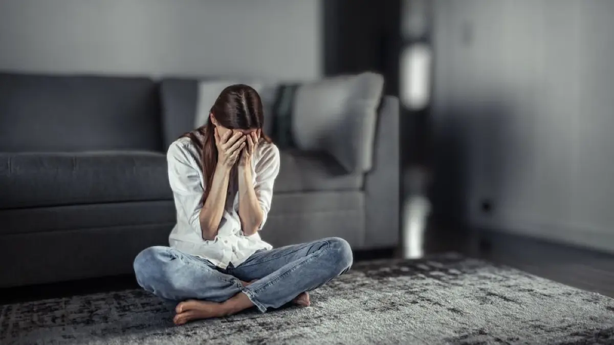 Begleiten einen Angst, Schlafstörungen, oder innere Unruhe auch noch Wochen oder Monate nach einem einschneidenden Erlebnis, kann eine Traumfolgestörung vorliegen.