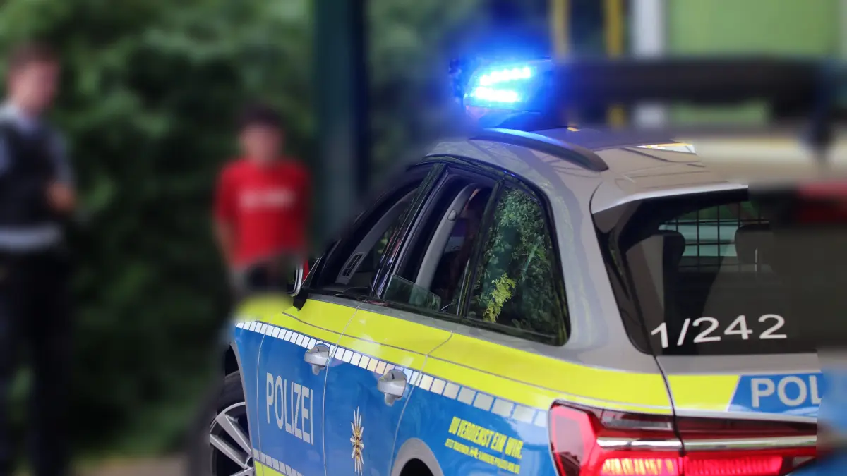 Polizei Polizeiauto Feature (Symbolbild)