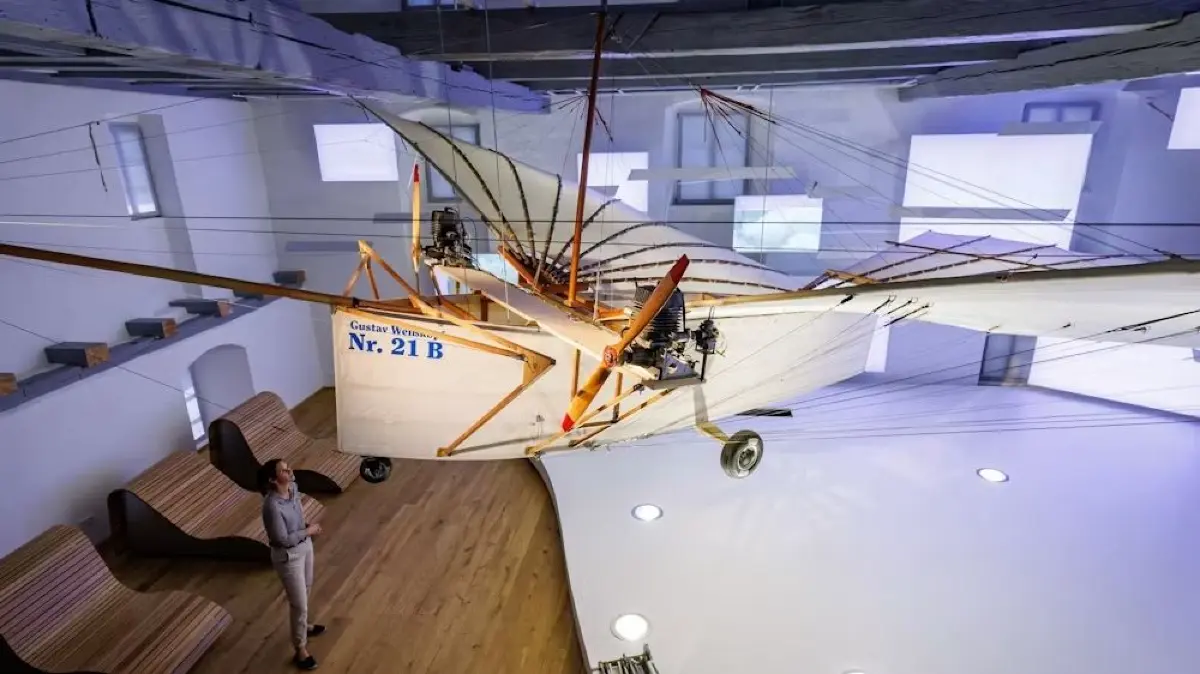 Im Museum ist ein Nachbau der Flugmachine „Nr. 21b“ zu sehen.