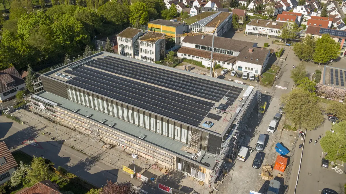 Korntal Münchingen - Rundgang Mehrzweckhalle mit Projektleiter Egon Keim von der Stadtd
