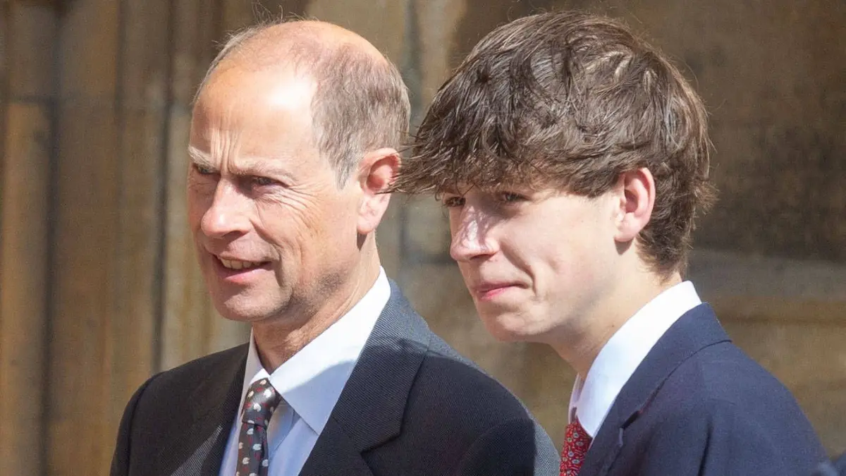 Prinz Edward, Herzog von Edinburgh, und sein Sohn James, Graf von Wessex, treffen in der St.-Georgs-Kapelle im Schloss Windsor zum Ostergottesdienst 2025 ein.