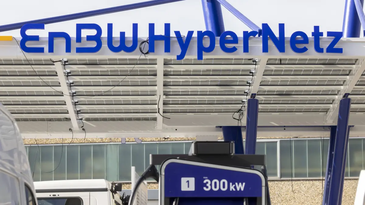 Neuer Schnellladepark in der EnBW City Stuttgart-Fasanenhof // 22.03.2023: Stuttgart, Baden-Württemberg, Deutschland, Europa *** New fast-charging park in EnBW City Stuttgart Fasanenhof 22 03 2023 Stuttgart, Baden Württemberg, Germany, Europe