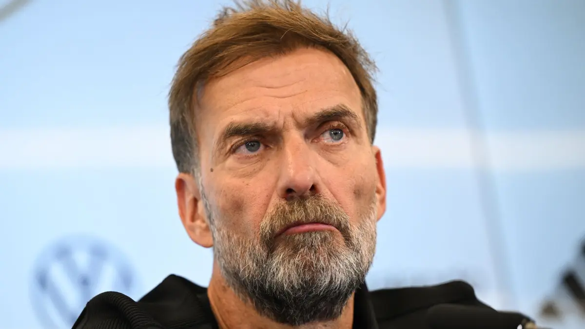 Jürgen Klopp: ARCHIV - 24.07.2026, Hessen, Frankfurt/Main: Fußball, DFB, Nationalmannschaft, Pk zur Vorstellung des neuen Bundestrainers, Jürgen Klopp sitzt bei einer Pressekonferenz auf dem Podium. (zu dpa: «Sport im TV: Neue Empfindlichkeit oder berechtigte Kritik?») Foto: Florian Wiegand/dpa +++ dpa-Bildfunk +++