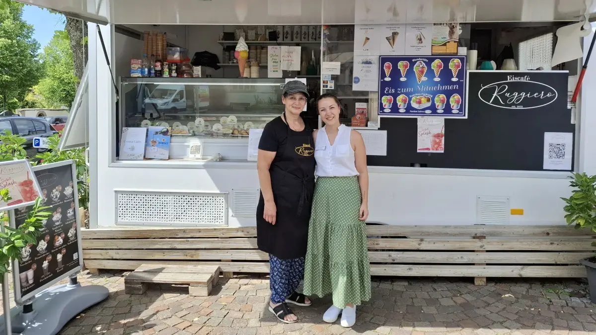 Einrichtungsleiterin Olivia Magalú (re.) bedankte sich recht herzlich für die tolle Eisaktion bei Lucrezia Cicciú vom Eiscafé Ruggiero.