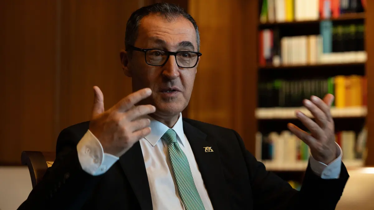 Interview mit dem Ministerpräsident von Baden-Württemberg Cem Özdemir im Staatsministerium Villa Reitzenstein.