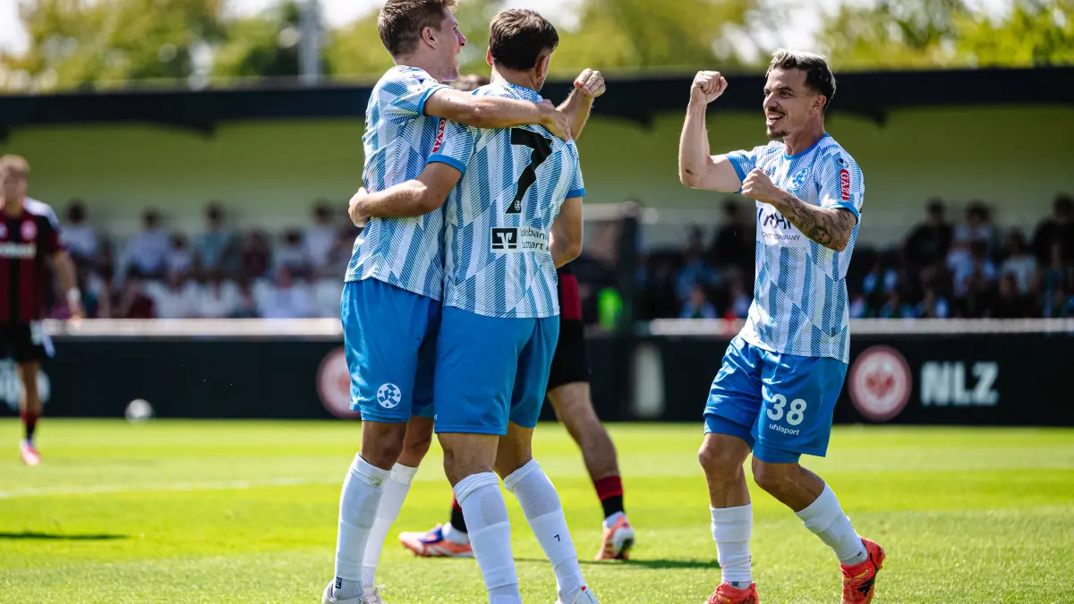Freude bei Christian Mauersberger SV Stuttgarter Kickers, 38 Eintracht Frankfurt II vs. SV Stuttgarter Kickers, Fussball, Regionalliga Suedwest, 2. Spieltag, Saison 2026/2027, 15.08.2026 Eibner-Pressefoto/Attila Ziga Eintracht Frankfurt II vs. SV Stuttgarter Kickers, Fussball, Regionalliga Suedwest, 2. Spieltag, Saison 2026/2027, 15.08.2026 Dreiech *** Christian Mauersberger celebrates. SV Stuttgarter Kickers, 38 Eintracht Frankfurt II vs. SV Stuttgarter Kickers, soccer, Regionalliga Southwest, Matchday 2, 20262027 season, August 15, 2026 Eibner Press Photo Attila Ziga Eintracht Frankfurt II vs. SV Stuttgarter Kickers, soccer, Regionalliga Southwest, Matchday 2, 20262027 season, August 15, 2026 Dreiech Copyright: xEibner-Pressefotox EP_AZA