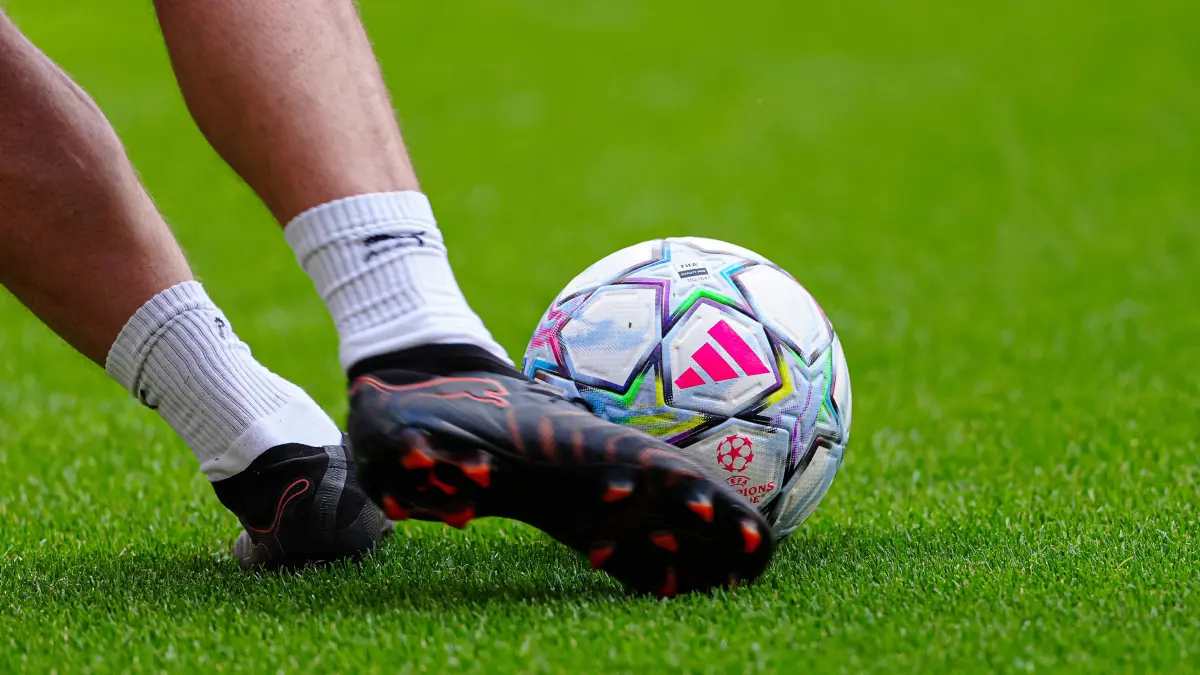Spieler tritt gegen Adidas Champions League Spielball, Themenfoto, Themenbild, Symbolfoto, Symbolbild, Stockfoto ENG, FC Arsenal vs. Borussia Dortmund, Fußball, Emirates Cup 2026, Saison 2026/2027, 09.08.2026 ENG, FC Arsenal vs. Borussia Dortmund, Fußball, Testspiel, Saison 2026/2027, 09.08.2026 London *** Player kicks an Adidas Champions League match ball, themed photo, themed image, symbolic photo, symbolic image, stock photo ENG, Arsenal FC vs. Borussia Dortmund, soccer, Emirates Cup 2026, 20262027 season, August 9, 2026 ENG, Arsenal FC vs. Borussia Dortmund, soccer, friendly match, 20262027 season, August 9, 2026, London Copyright: xEibner-Pressefoto/MarcelxvonxFehrnx EP_MFN_P