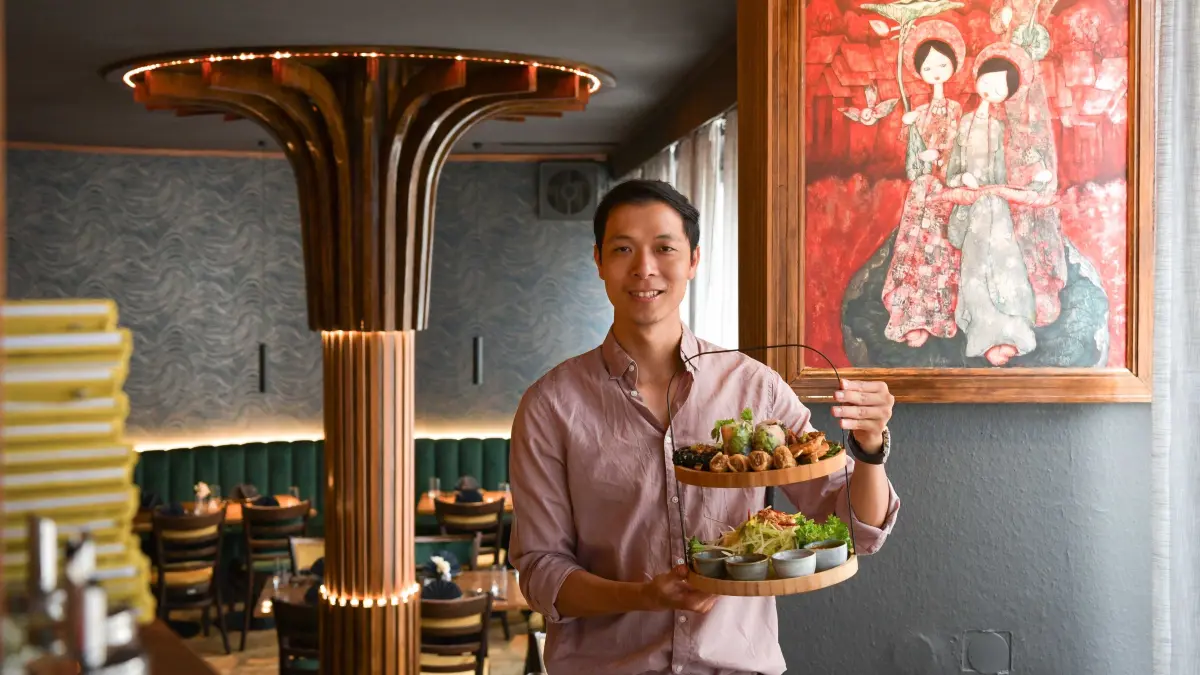 Jalin, Nguyen Nguyen: Stuttgart, #Gastro #Test
Fototermin im Jalin Stuttgart-West mit Inhaber Nguyen Nguyen, Gerichten für Restaurant-Testbericht.
Gericht im Bild: