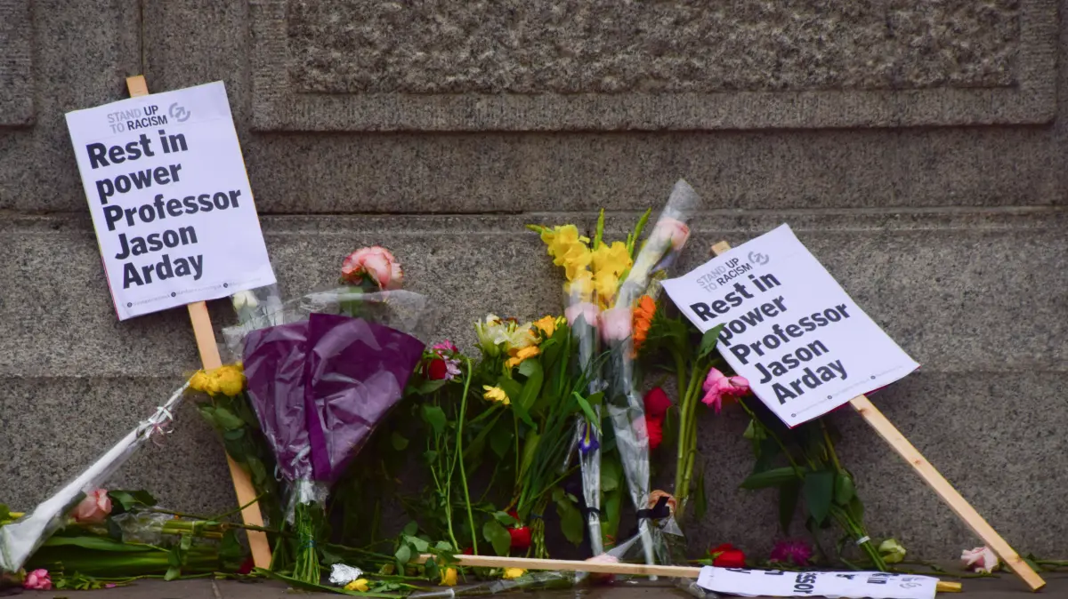 Floral Tributes For Jason Arday In Trafalgar Square: August 18, 2026, London, England, United Kingdom: Floral tributes and Rest In Power placards for Jason Arday have been left at the base of Nelson s Column in Trafalgar Square following a vigil which took place the night before. The former University of Cambridge sociology professor died several days after he resigned following accusations of academic plagiarism and scrutiny of his personal claims. London United Kingdom - ZUMAv130 20260818_zip_v130_028 Copyright: xVukxValcicx