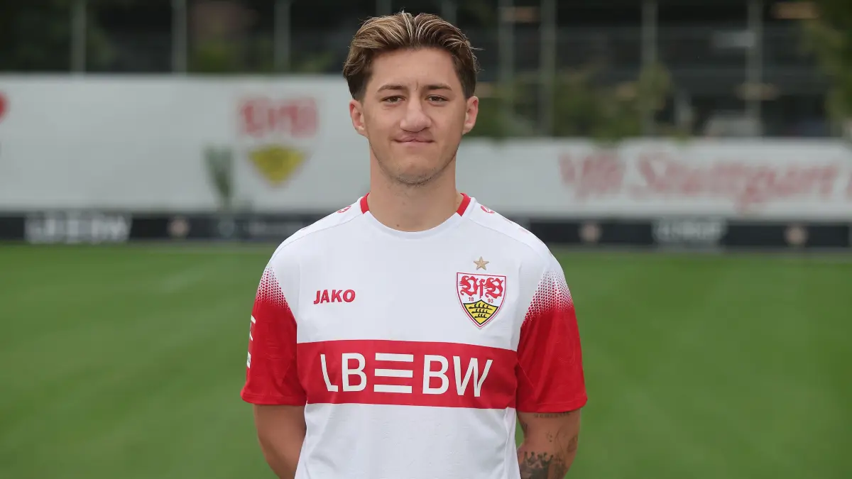 Fußball Fototermin VfB Stuttgart: BAU // Stuttgart , Fußball Bundesliga Saison 2026 2027 ; Fototermin VfB Stuttgart , Angelo Stiller