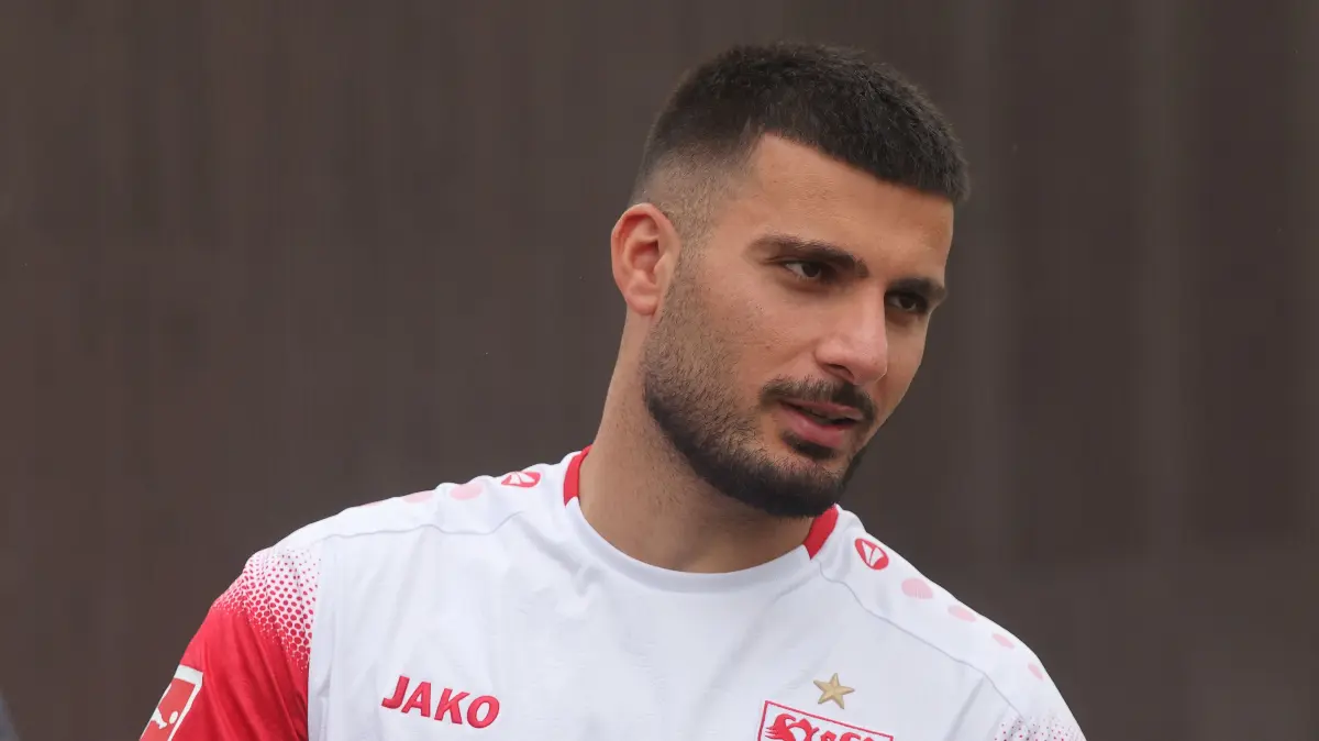 Fußball Fototermin VfB Stuttgart: BAU // Stuttgart , Fußball Bundesliga Saison 2026 2027 ; Fototermin VfB Stuttgart , Deniz Undav