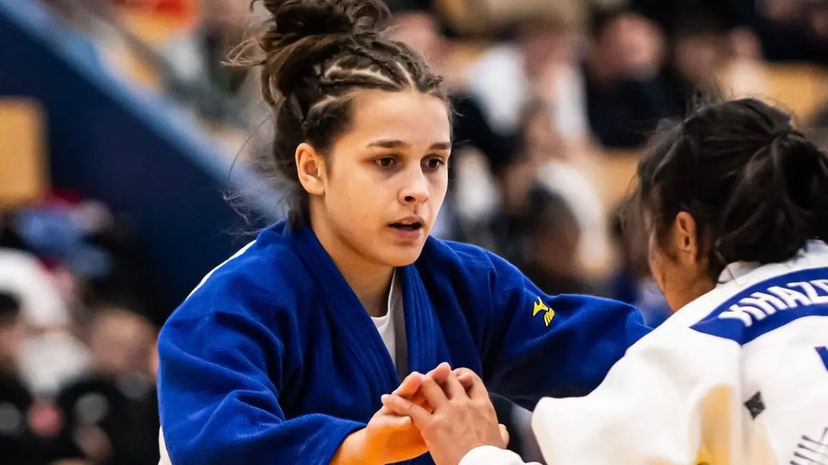 Katharina Narrain vom KSV Esslingen (links) kämpft beim European-Cup in Berlin im Halbfinale – und gewinnt am Ende Silber.