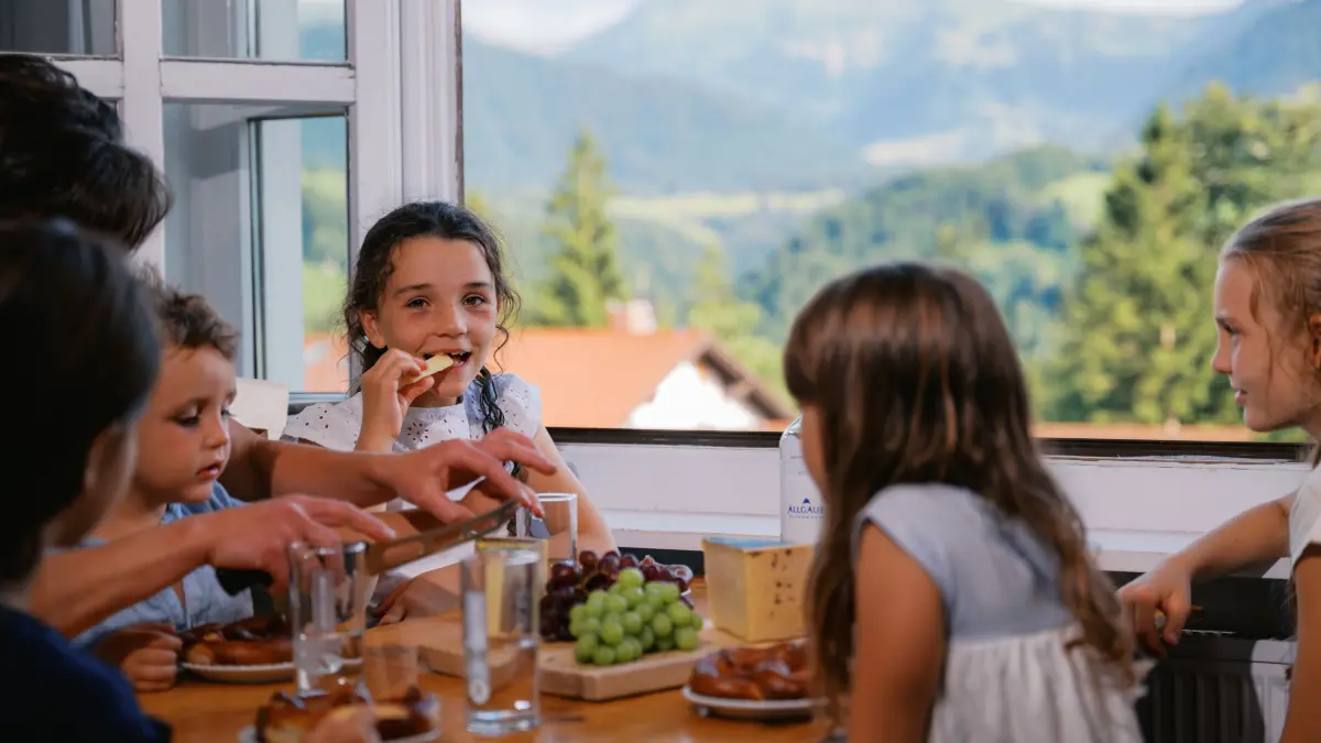 Kleine Mahlzeiten und Zwischensnacks lassen sich mühelos im Appartement zubereiten und bei herrlicher Aussicht ganz privat genießen.
