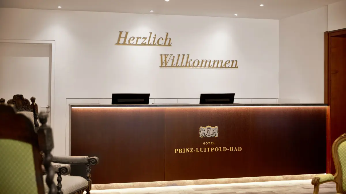 Das familiäre Team des Luitpoldbads heißt Sie nicht nur an der Rezeption herzlich willkommen.