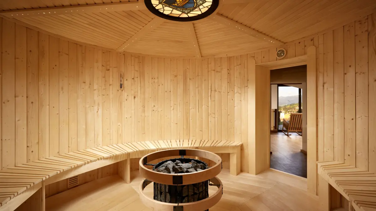 Mit fünf Saunen kann das Hotel aufwarten, eine davon ist ein Dampfbad, eine weitere eine Textilsauna.