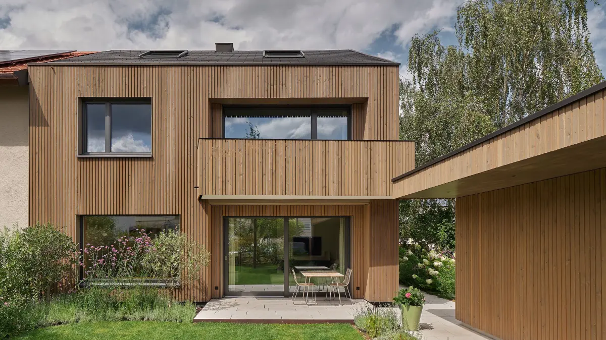 Tilo Holzer von holzerarchitekten in Stuttgart hat dieses Einfamilienhaus in Gerlingen bei Stuttgart umgebaut.