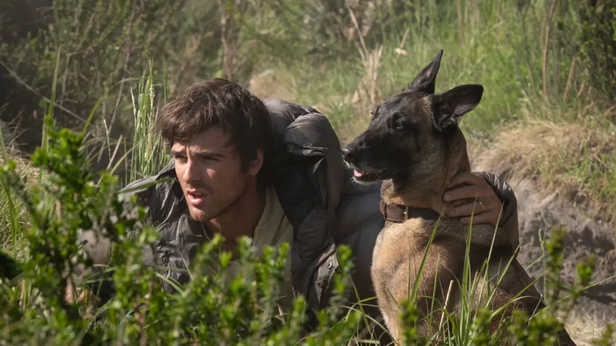 Kinostart - „Das Ende der Sterne“: HANDOUT - 30.04.2025, ---: Jacob Elordi als Hig und Jasper in einer Szene aus dem Film «Das Ende der Sterne» (undatierte Filmszene). Der Film kommt am 27.08.2026 in die deutschen Kinos. (zu dpa-Kinostarts) Foto: Fabio Lovino/20th Century Studios/dpa +++ dpa-Bildfunk +++