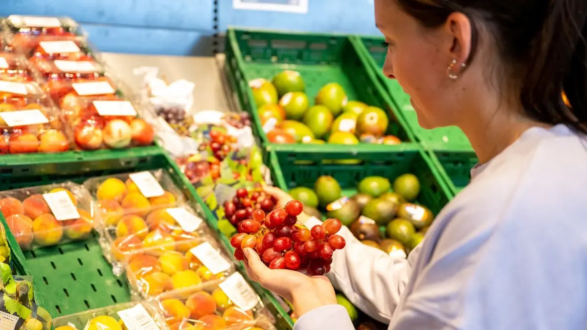 Vor dem Kauf mal probieren? Das dürfen Kundinnen und Kunden im Supermarkt nicht.